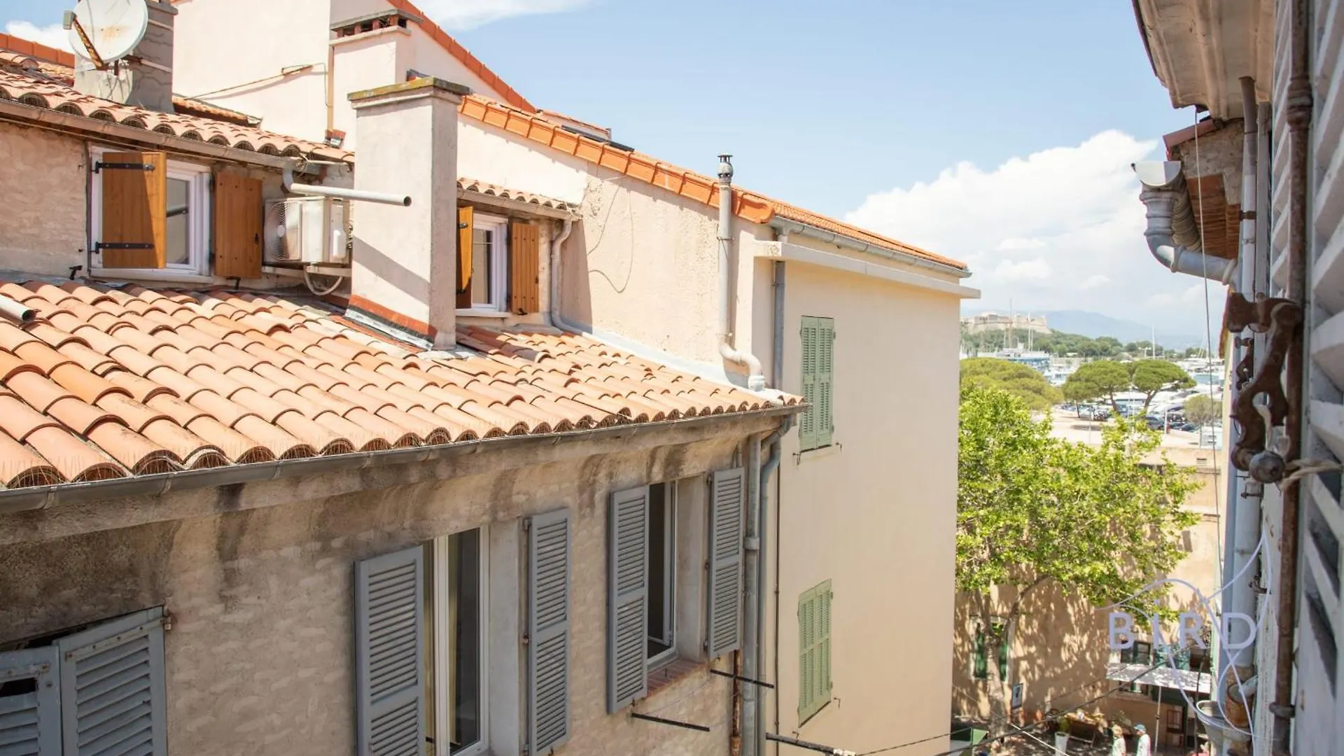 Beautiful Authentic Apartment In The Heart Of Old Antibes