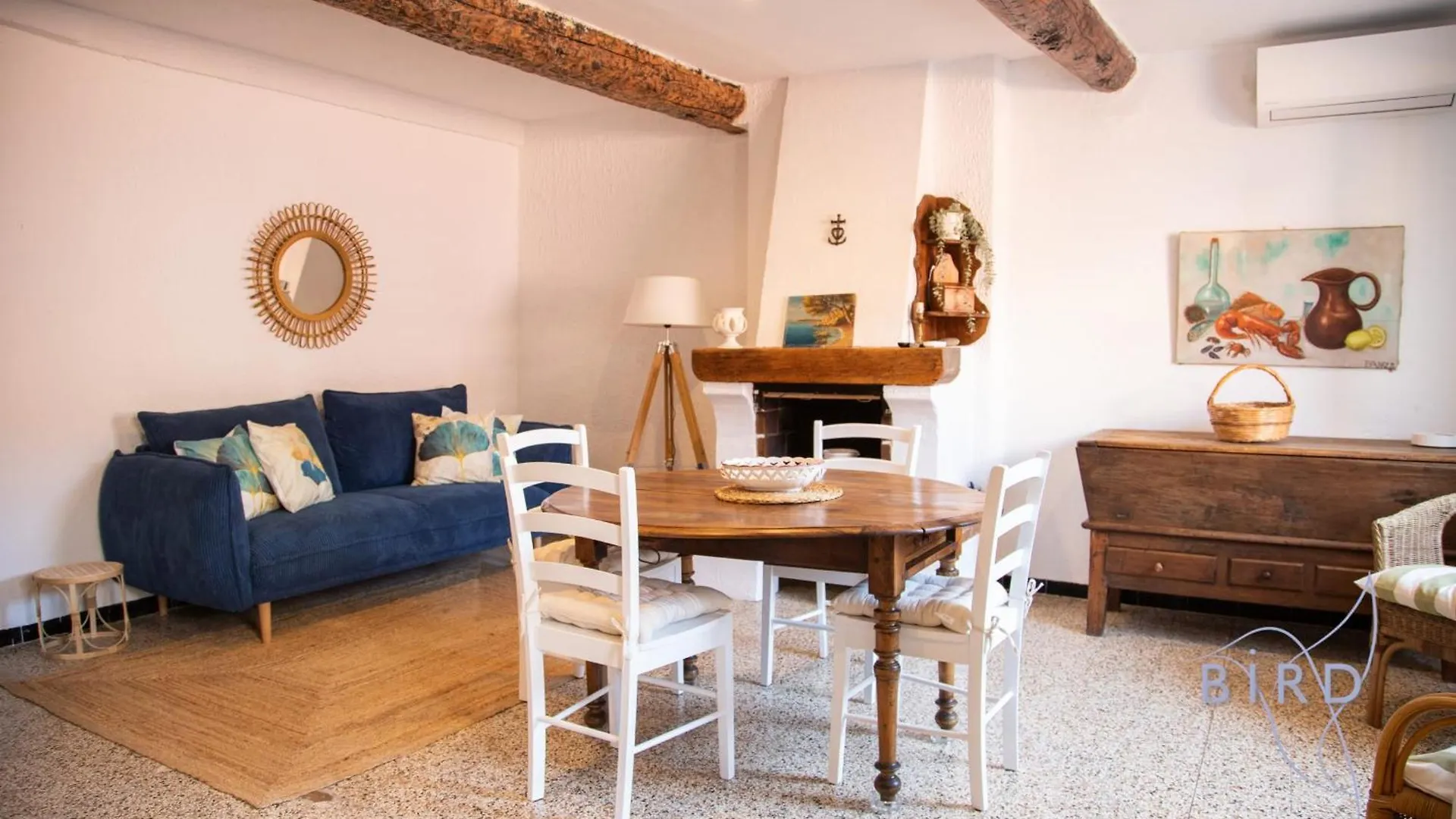 Beautiful Authentic Apartment In The Heart Of Old Antibes contacts
